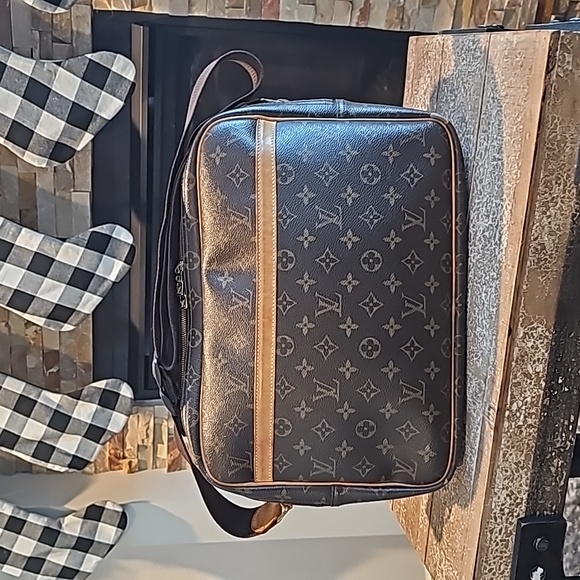 Louis Vuitton Handbags - 🔥1HRSALE🔥Louis Vuitton Reporter GM